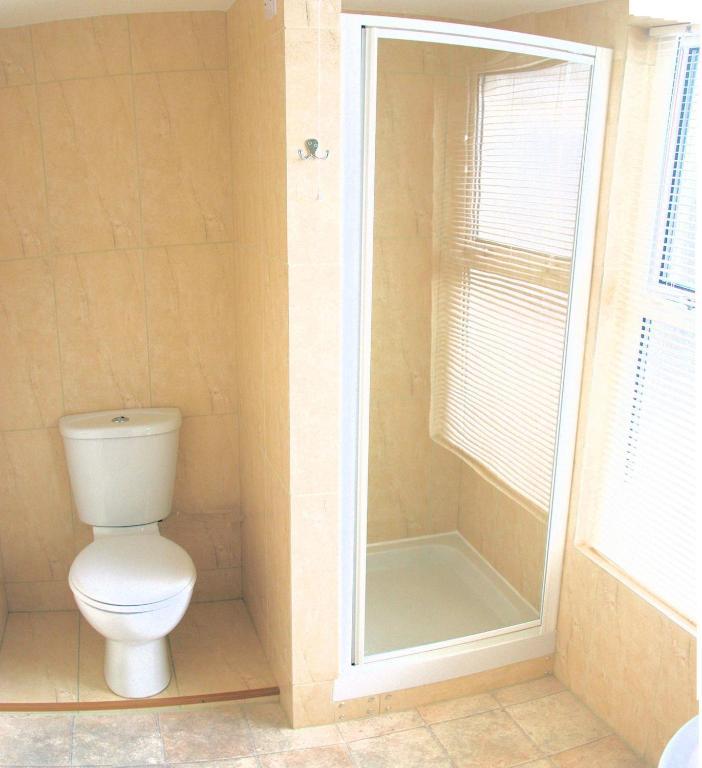 Single Room with Shared Bathroom,399773862:JPEG
